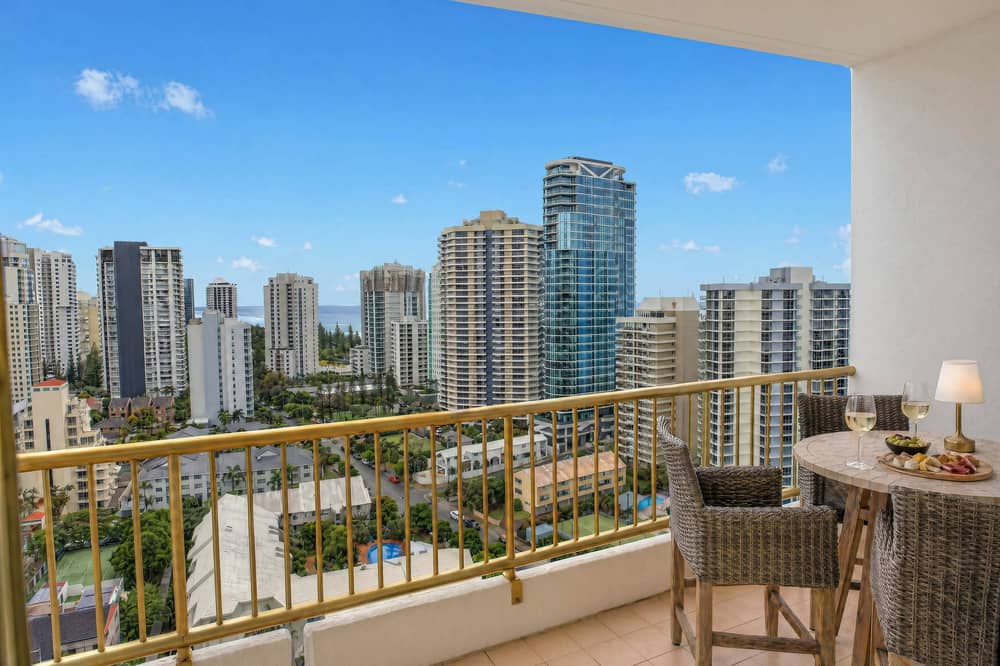 Apartment 201, wraparound balcony